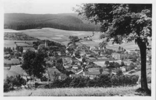 Klingenthal-Brunndöbra. Ortsansicht. Blick von Osten gegen Brunndöbraer Forst