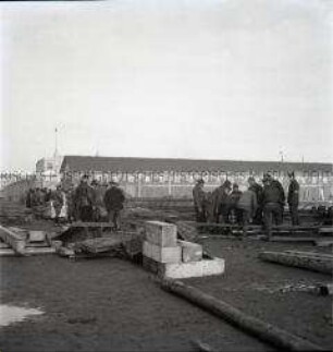 Bauarbeiter auf einer Baustelle zum Ausbau der deutschen U-Bootstützpunkte an der französischen Atlantikküste