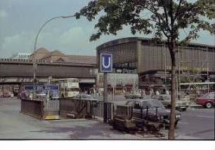 Berlin: Bahnhof Zoo von der Joachimstaler Straße