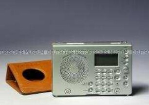 Radio Weltempfänger Grundig "Yacht Boy P 2000" mit Ledertasche