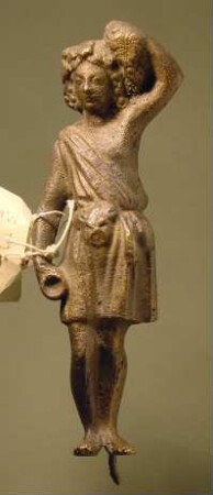 Pseudoantike Statuette des Bacchus mit Traube
