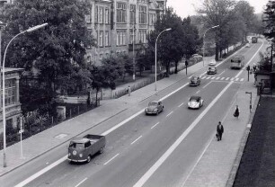 Hornsche Straße, in Höhe des Leopoldinums, Blickrichtung Horn, Aufnahme aus dem oberen Stockwerk einens Hauses. Detmold. Hornsche Straße