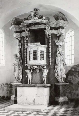 Audigast. Dorfkirche (Choranbau 2. H. 15. Jh., Turmaufbau 1680-1685). Kanzelaltar (um 1680)