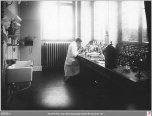 Laboratorium in der Städtischen Frauenklinik, Heiligkreuzgasse