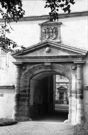 Meßkirch: Portal am Schlosshof