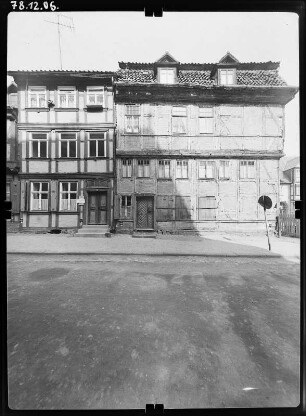 Quedlinburg, Marktkirchhof 17./18. Wohnhäuser (17./18. Jh. [Nr. 17], um 1770 [Nr. 18]). Straßenfront