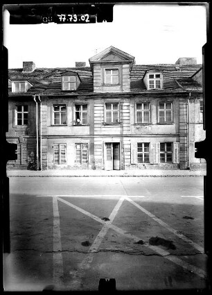Potsdam, Gutenbergstraße 1. Wohnhaus. Straßenfront