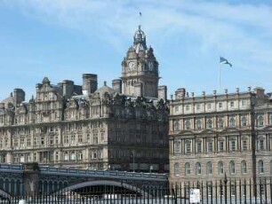 Edinburgh - Hotelgebäude : Hotelgebäude in der City von Edinburgh, aufgenommen 2005