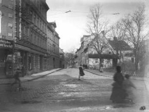 Blick nach Westen vom Franckeplatz aus. Linke Bildseite - Papierhandlung von Familie Brettschneider