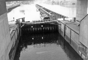 Bau der Staustufe Deizisau/Neckar