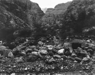 Schlucht : Große Geröllbrocken in einer Schlucht des Grand Canyon, oberhalb des Colorado Rivers