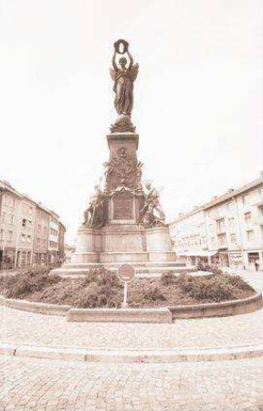 Freiburg: Verkehrsschild [Halteverbot] vor Siegesdenkmal