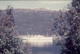Reisefotos Norwegen. Das Passagierschiff "Milwaukee" vor der Küste