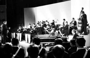 Freiburg: Stadthalle; Fernseh-Quiz der Schülerlotsen; SWF-Orchester Willi Stech