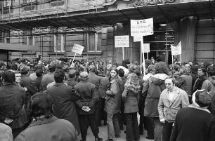 Protestkundgebung der Deutschen Postgewerkschaft DPG für 15prozentige Lohnerhöhung