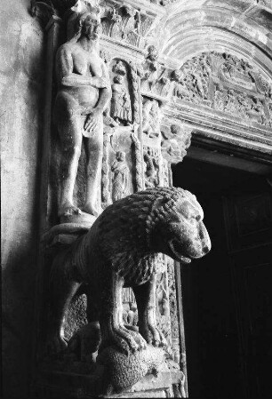 Trogir: Hauptportal der Kathedrale mit venezianischem Löwen