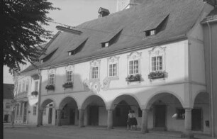 Rohrbach: Rathaus und Kirche mit Bögen [Arkaden]