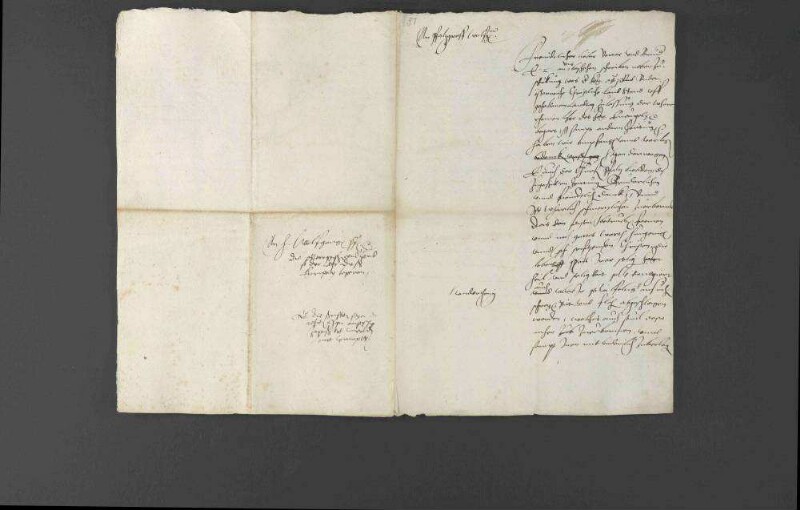 Pfalzgraf Wolfgang teilt Herzog Christoph von Württemberg neue Zeitungen mit, die er von Pfalzgraf Ottheinrich bezüglich der Fortschritte der Türken in Ungarn und des von den österreichischen Landständen bei Kaiser Ferdinand I. angebrachten Gesuchs, die Lehre des Augsburger Bekenntnisses zuzulassen, erhalten habe, wobei der Herzog sein Bedauern über den Konflikt des Kaisers mit den Protestanten äußert.