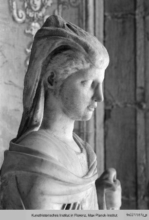 Weibliche Statue