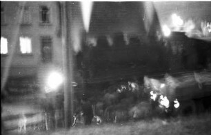 Unfall Übergang Mägerkingen, B 313, Zusammenstoß mit einem Lastwagen-Anhänger in der Abenddämmerung