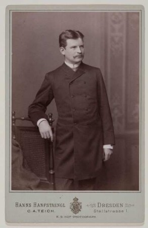 Albumseite : Album aus dem Umkreis der Familie des Mühlenbesitzers Traugott Bienert in Dresden-Plauen. Ledereinband, geprägt, Schnittverzierung in Rot; 30 x 24 x 5,5 cm (ab 1880). Dresden: SLUB/DF 1989.C.4