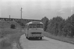Neue Omnibusverbindung von der Straßenbahn-Endhaltestelle in Knielingen zur Rheinbrücke bei Maxau.