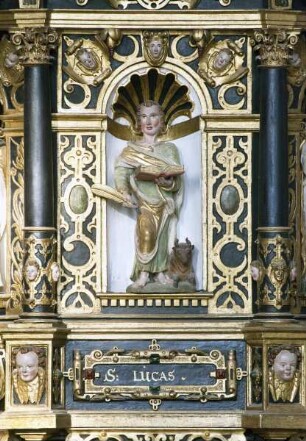 Renaissance-Kanzel mit Tugenden und Heiligenfiguren — Kanzelkorb mit Heiligenfiguren — Apostel- und Evangelistenfiguren — Evangelist Lukas