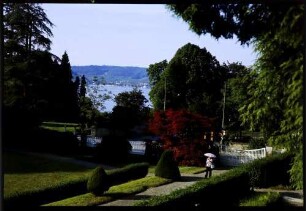 Bodman: Schlosspark mit Blick auf See, Spitzli mit Schirm