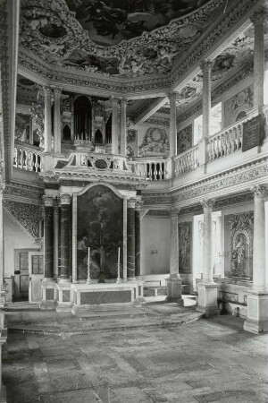 Saalfeld, Schlosskapelle : Saalfeld. Schlosskapelle. Altarraum mit Orgel