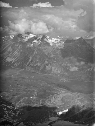 Blick vom Corvatsch in das Tal