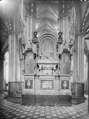 Denkmal für die Bischöfe von Tournai mit dem Sarkophag des Bischofs Maximilian Villain (gest. 1644)