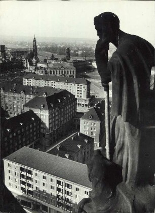 Dresden. Blick vom Rathausturm auf die wiederentstehende Stadt - Aufbau zwischen Hofkirche, Schloss und Rathaus
