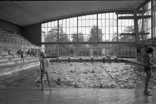 Badebetrieb im Tullabad