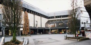 Karstadt, Eingang mit Vorplatz,. Lange Straße