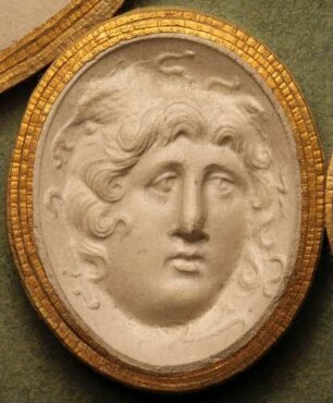 Medusenhaupt in Vorderansicht (Daktyliothek, Zweites Historisches Tausend)