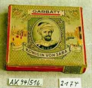 Pappschachtel für 6 Stück Zigaretten "GARBATY KÖNIGIN VON SABA" (Abbildung: Porträt eines Mannes mit Turban, im Hintergrund orientalische Stadt)
