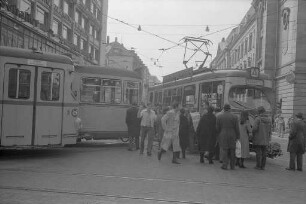 Straßenbahnunfall auf dem Platz vor der Hauptpost wegen eines Weichendefekts