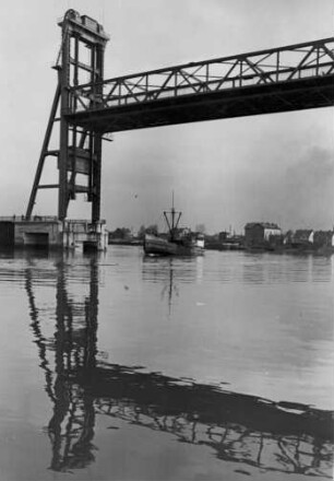 Hamburg. Ansicht der Rethe-Hubbrücke im Hamburger Hafen