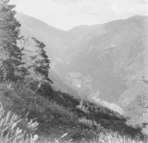 Gebirgslandschaft : Blick durch eine Gebirgslandschaft.