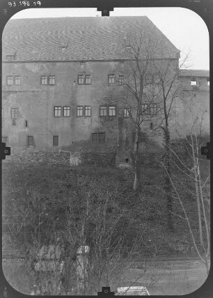Rochlitz. Schloß (12.-14. Jh.). Fürstenhaus und Teil des Wehrganges. Ansicht von Nordnordwest