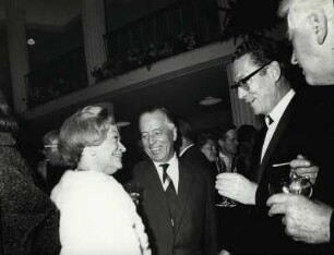 Festwochenempfang. Grethe Weiser, Dr. Schwerin, Senator Prof. Stein