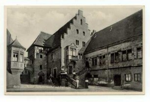 "Deutschordenshof mit Freitreppe" - kleiner Deutschhof mit Freitreppe, Staffelgiebelhaus und Komturwappen-Erker