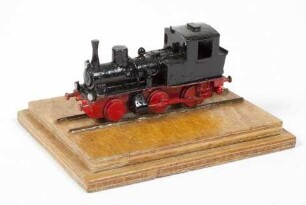 Modell der Lokomotive 11 der Moseltalbahn