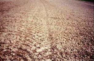 Fotografie: Antriebs- und Anbausystem, Fahrwerk, Reifen, Reifenprofil, Bodendruck