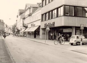 Lange Straße 72-78. Detmold. Blick zur Kreuzung Rosental
