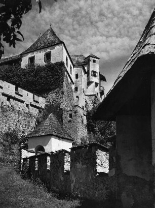 Sankt Georgen am Längsee-Hochosterwitz. Burg Hochosterwitz (Ersterwähnung 860, Umbau 1570-1586). Teilansicht