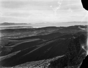 Titicacasee : Blick auf das Tal und den Titicacasee im Hintergrund.