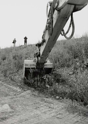 Offizieller Baubeginn für die Bundesautobahn 17 am 21.08.1998 am künftigen Autobahndreieck Dresden-West. "Erster Baggerbiss", ausgeführt von Matthias Wissmann, Bundesminister für Verkehr. Blick auf den Baggerlöffel : Dresden. Offizieller Baubeginn für die Bundesautobahn 17 am 21.08.1998 am künftigen Autobahndreieck Dresden-West. "Erster Baggerbiss", ausgeführt von Matthias Wissmann, Bundesminister für Verkehr. Blick auf den Baggerlöffel