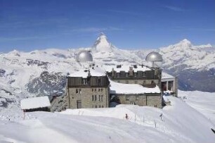 Zermatt - Berglandschaft mit Matterhorn : Überblick über die Bergstation auf dem Gornergrat mit dem Observatorium zum Matterhorn. Aufgenommen am 17. Mai 2010 bei Zermatt