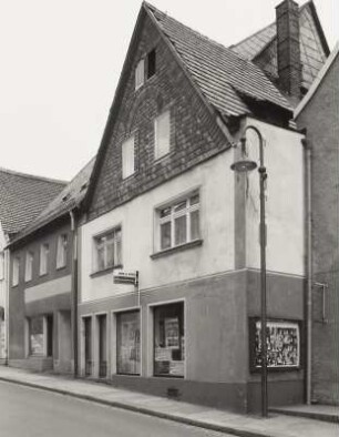 Wohnhaus mit Laden : Wohnhäuser mit Läden (1. H. 19. Jh.)